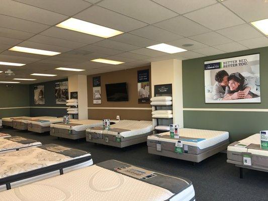 American Mattress - 1920 N Richmond Rd, Rt 31, McHenry, IL - Inside View