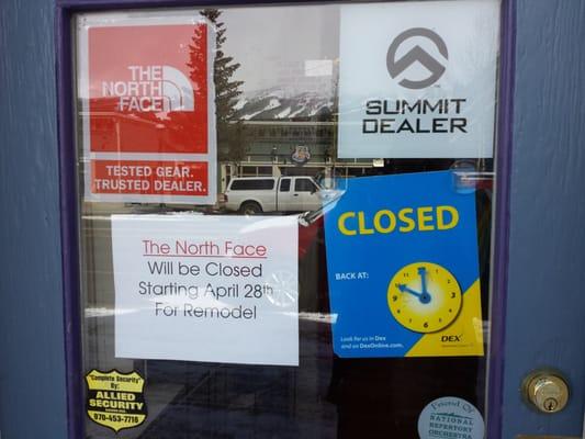 Store door with sudden announment.