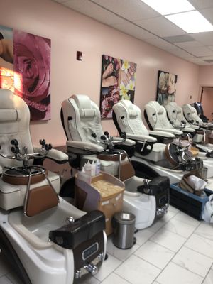 The Nail Lounge