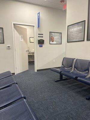 Waiting room to see optometrist