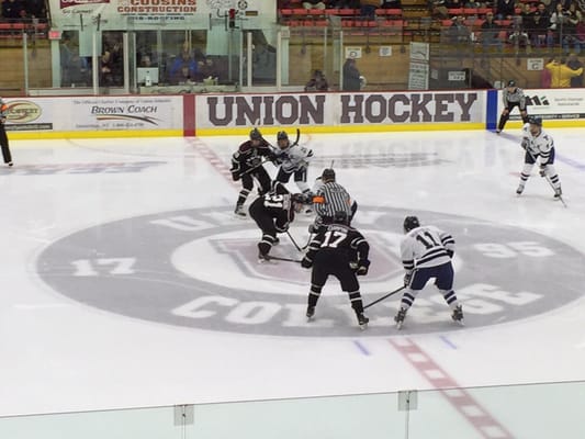 Opening face off of the last 2 NCAA Champs: Union vs Yale on 2/13/15 #ECACHockey