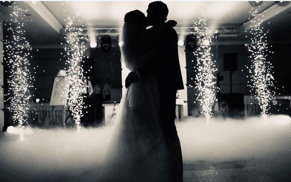 Silhouette of bride & groom