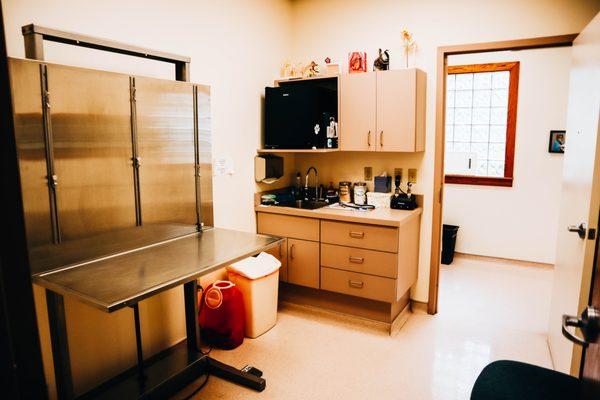 One of four exam rooms in Gardens Veterinary Hospital