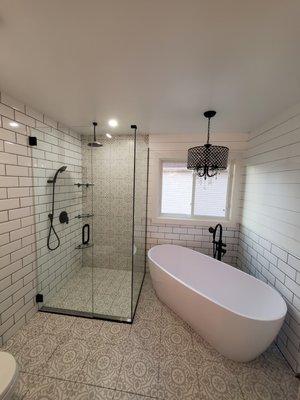 Curb less custom shower enclosure