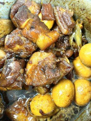 Sweet pork and eggs (nqaij qab zib)