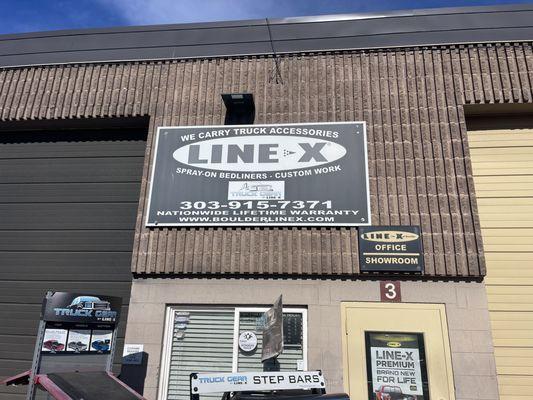 Line X of Boulder Spray on Truck Bedliners