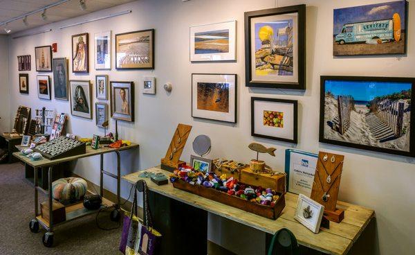 Gallery Nantasket offers a wide selection of fine art and artisan crafts.  Take home a treasure or buy a gift for someone special.