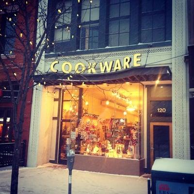 The sign on the building says COOKWARE not Sparrow Hawk so don't miss it when you drive by.