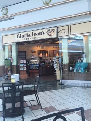 Storefront. Very friendly, nice assortment of coffee mugs, not many To-Go Mugs to choose from.