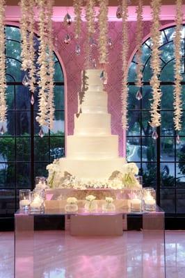 Clear Acrylic Wedding Cake Table