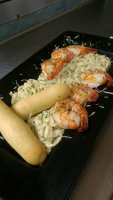 Yummm Spaghetti Alfredo with grilled shrimp