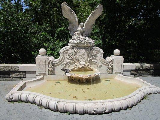 Robert Ray Hamilton Fountain