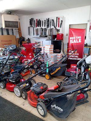 Steve has over 30 years of experience working with lawn mowers