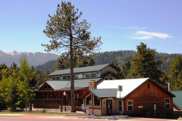 Eagle Fire Lodge & Cabins