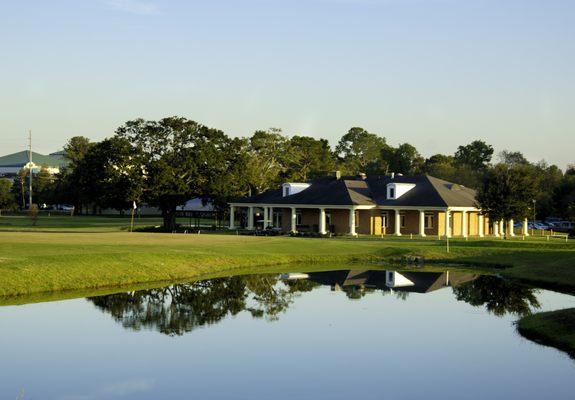 As Mobile's oldest public golf course, Spring Hill is centrally located a half mile off  Interstate 65, making it easily accessible to every