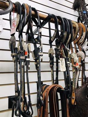 GRAB A BEAUTIFUL HEADSTALL FOR YOUR HORSE!