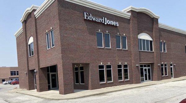 Aaron Becker - Financial Advisor - Edward Jones office location