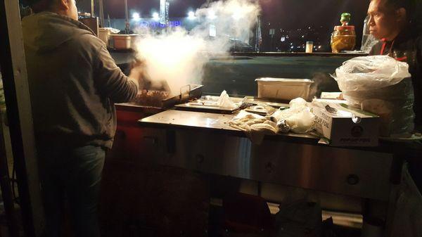 Cuando estoy listo para ir a comer mis tacos y siempre en el mismo lugar .serca del grill. Siempre estoy los martes y miércoles