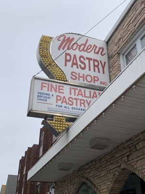 The Familiar Franklin Ave Sign