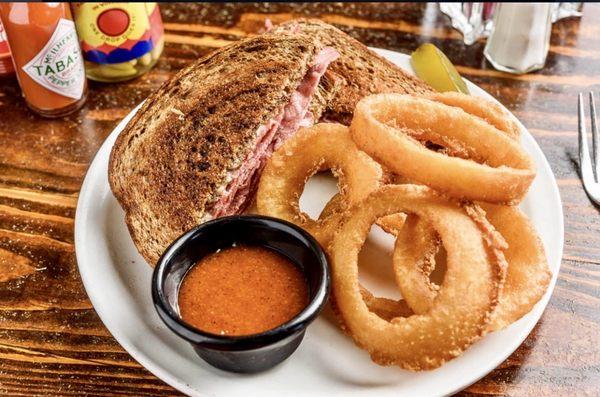 Corned Beef Sandwich with Onion Rings