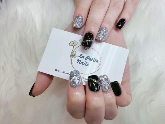 Black and siver nails