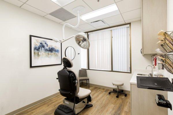 One of our bright, comfortable exam rooms.