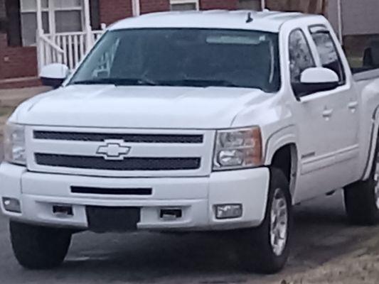 It's in meant condition 2011 1500 4×4 Chevy Silverado z71.