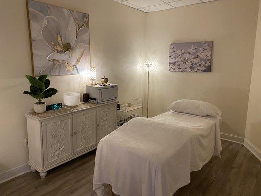 The Golden room at Divine Spark offering holistic Massage, Thai Massage & Reiki in Richmond Va