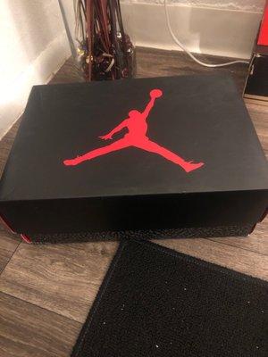 The box for my Retro 3's.