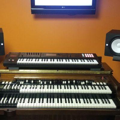 Hammond B3 Organ, Roland Keyboard