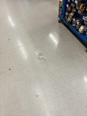 Haven't found an isle that doesn't have Trash on the floor