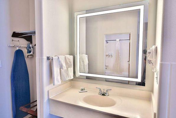 Guest room bath