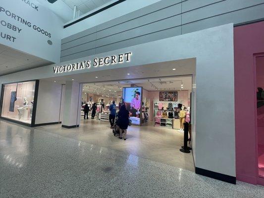 Our team had a cleaning contact at Victoria's Secret & what an amazing job they did.