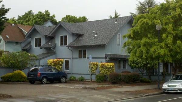 New roof on New Heritage Apartments in Albany, OR