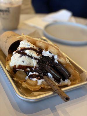 Oreo bubble waffle