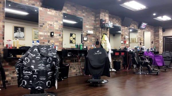 I'm constantly on the go for work and always have trouble finding barbers or hair places. This one looks great.