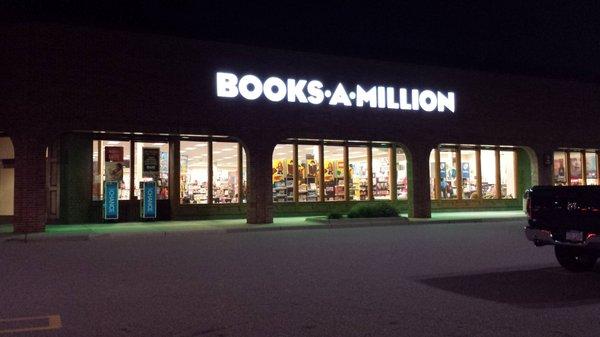 Books-A-Million in Beverly Hills MI