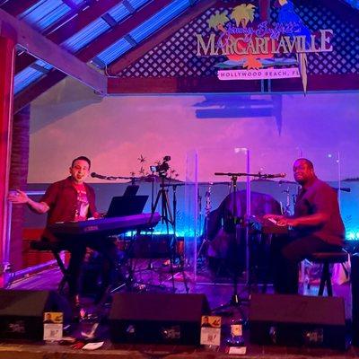 With the superpower to know every song, it's "Piano Mann" sing-along show -- an all-request show at Margaritaville Hollywood resort!