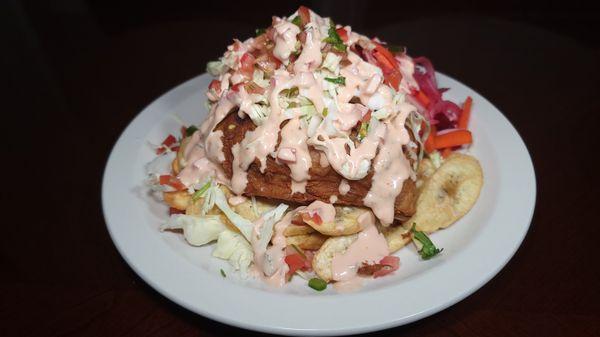 poll con tajadas

fried chicken with green bananas and special sauce