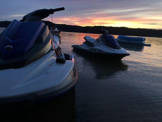 Yamaha waverunner rentals in the sunset over over keg creek