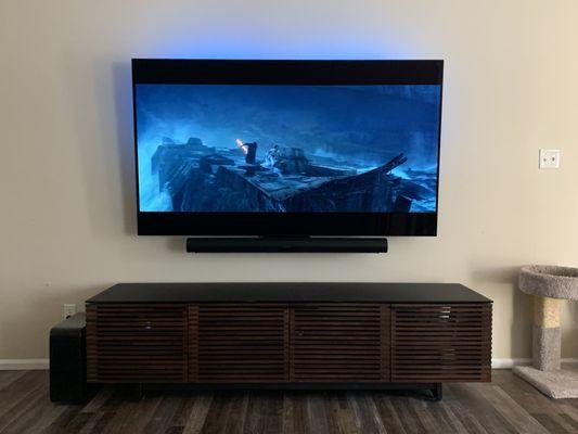 Mounted TV/Soundbar