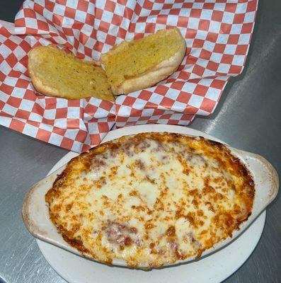 Baked spaghetti with garlic bread