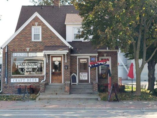 A fine tobacco and craft beer store. Large variety of craft beer, cider, mead, German imports.   Fine cigars, pipe tobacco