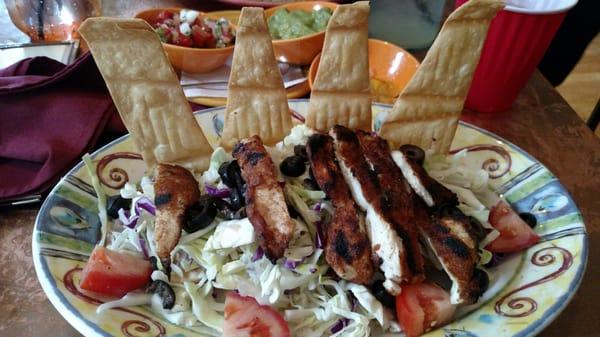 Tostada with grilled chicken