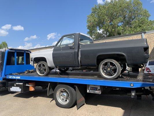 We offer affordable towing services in Arlington, Texas. Call us at 817-706-9285.