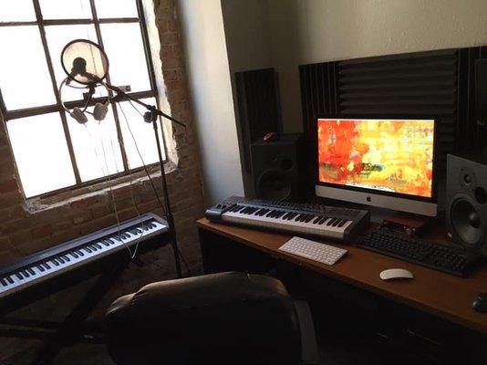 Studio B - well equipped for Music and Video Production. Presonus Studio One 4, Adobe Creative Suite, Final Cut Pro, Logic Pro X