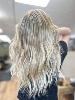 Full blonding with haircut and blowdry