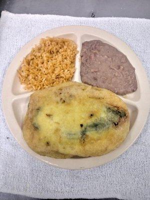 POBLANO RELLENO DE QUESO Y CARNE