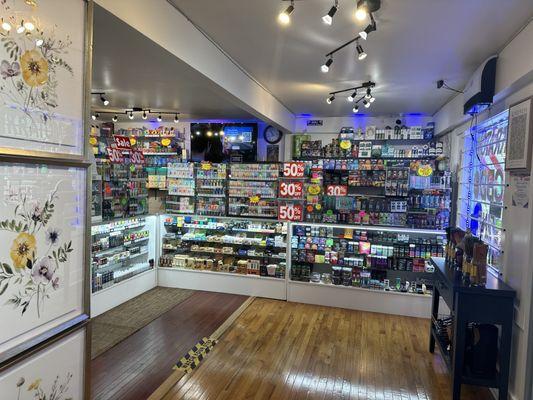 A wide variety of products. THC, CBD, Kratom, Nicotine, Grinders, Rolling papers , Vape, Vaporizers, Nic pouches, Juices..