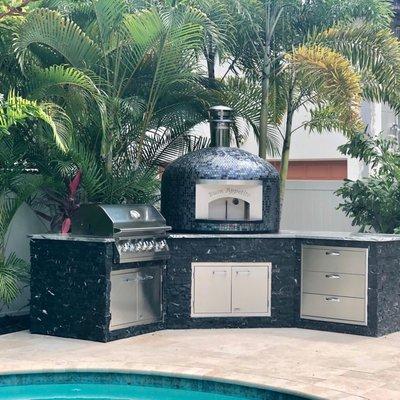 Forno Nardona Napoli oven  & outdoor kitchen in upgraded Moon tile featuring Lion Premium BBQ products.